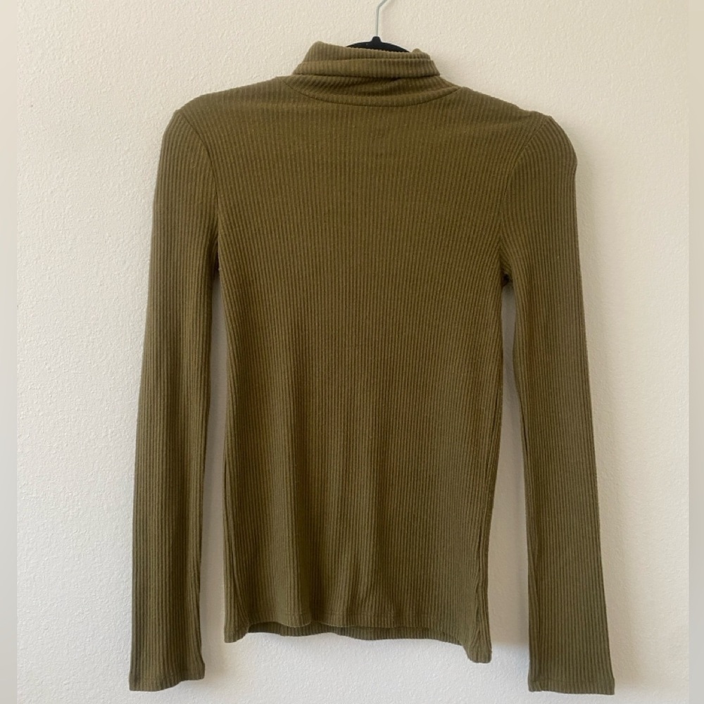 Faherty Legend Ribbed Turtleneck Military Olive - Picture 2 of 8